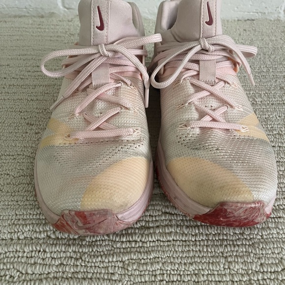 Nike Metcon women’s shoes. Size 10. GUC. Comfortable- perfect for the gym! Cute - Picture 2 of 7